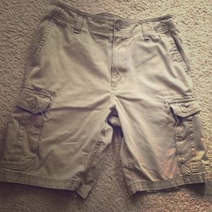 Men’s Cargo Shorts. Size 32